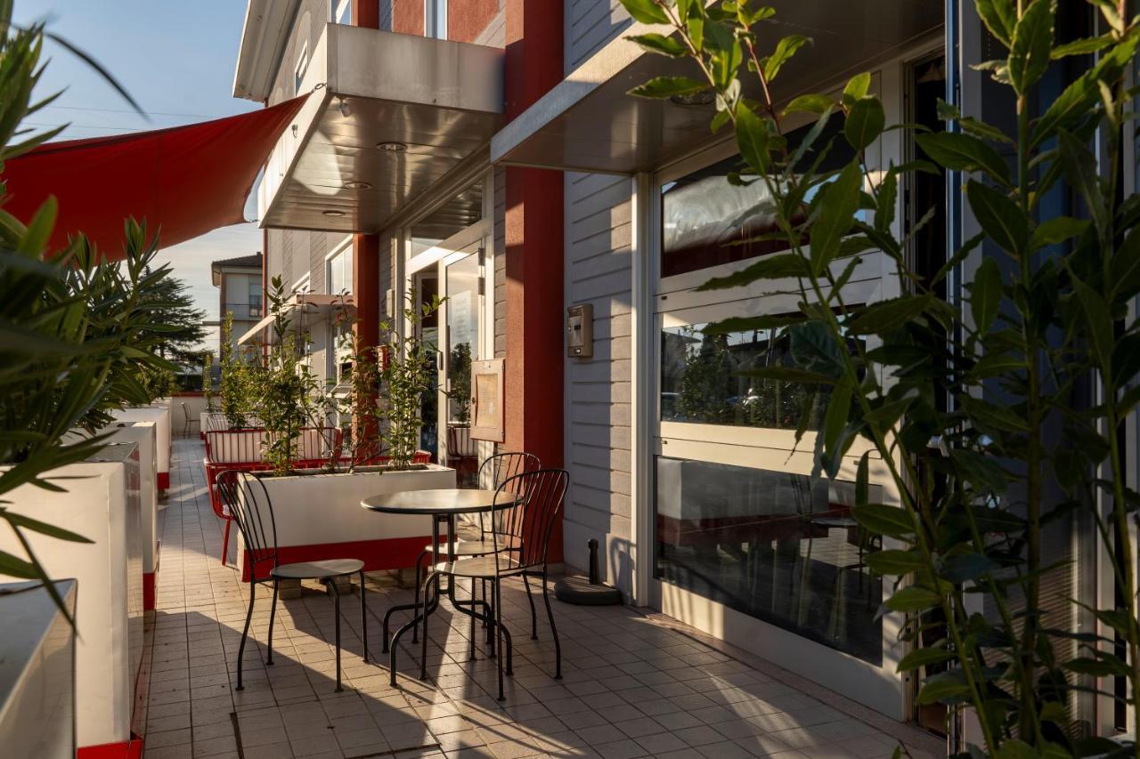 Easy Space Bientina Bagian luar foto