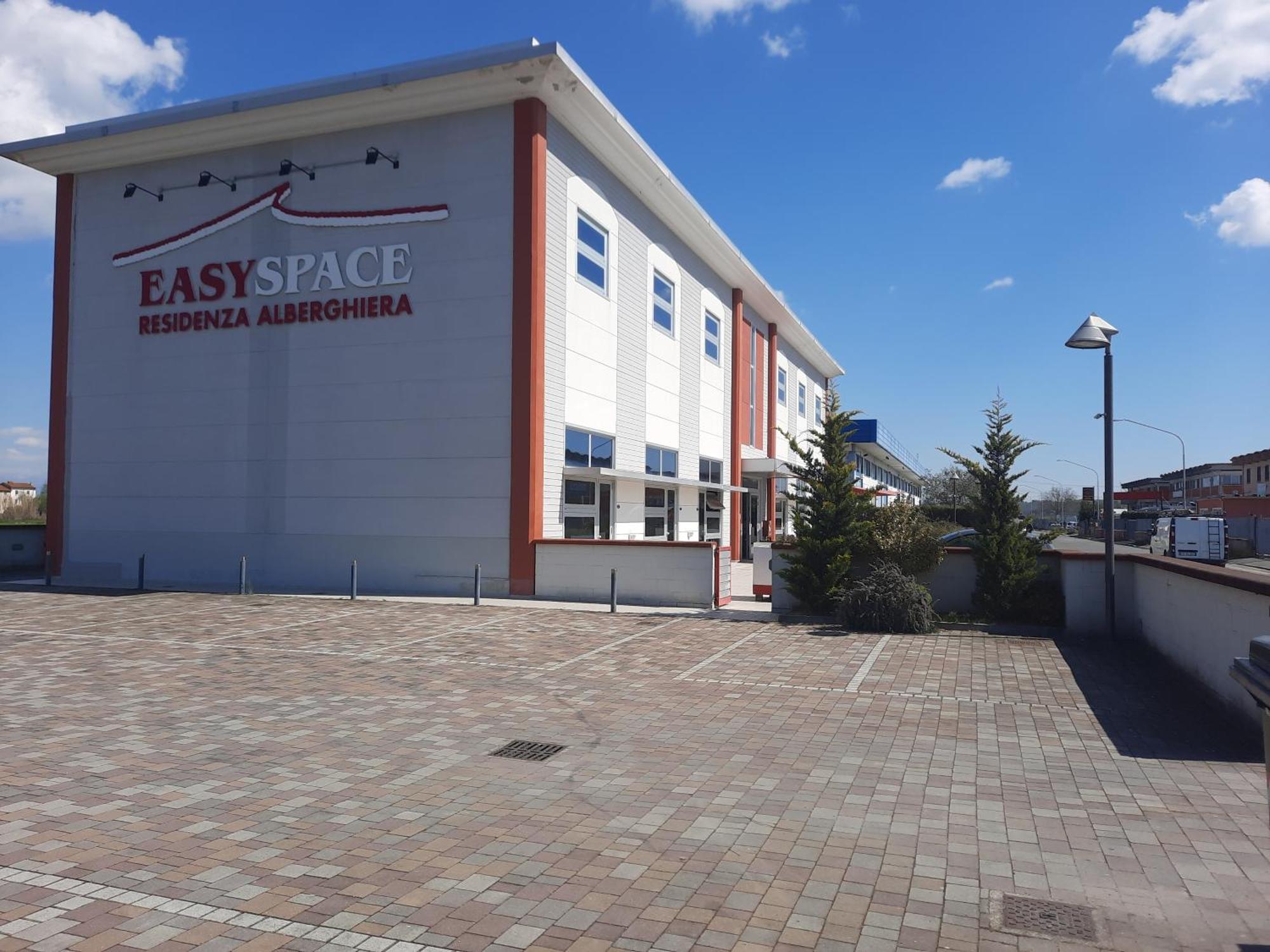 Easy Space Bientina Bagian luar foto